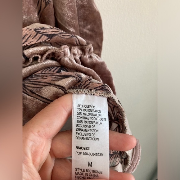 Democracy Top Velvet Tie Sleeve Floral Burnout Medium Boho Fairy Whimsigoth NWT - Picture 9 of 9